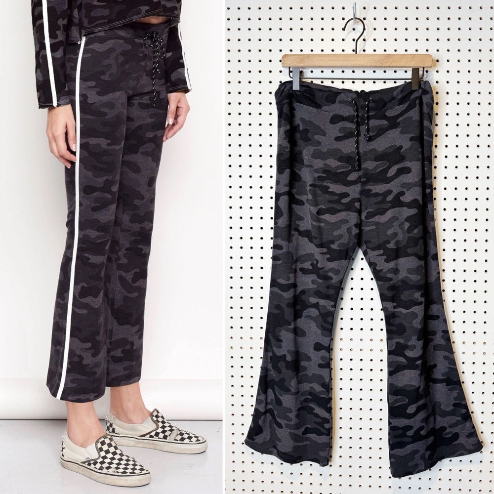 Sundry | NWT Camo Flare Pant‎ w/ Trim-Charcoal Sz. 4